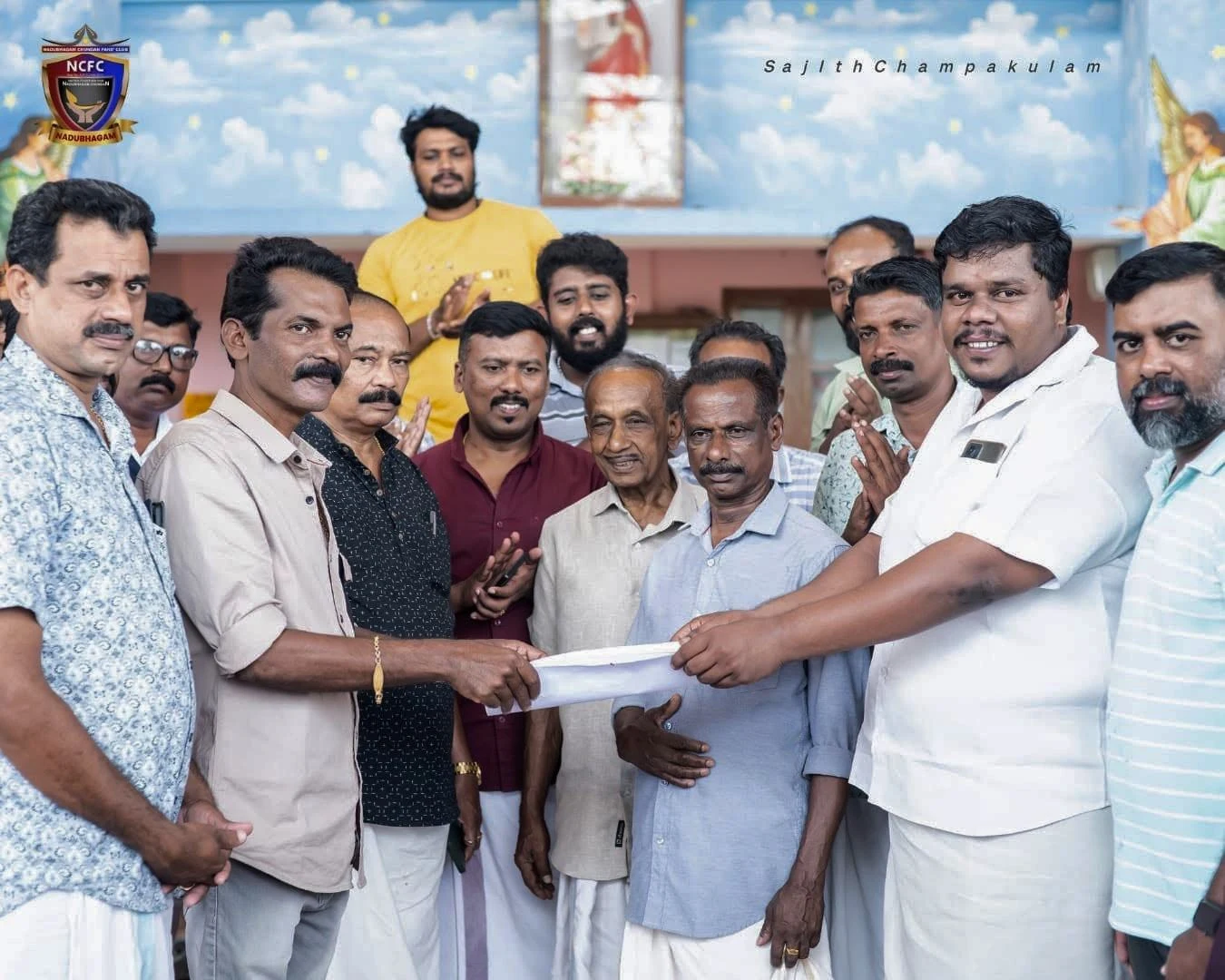 Supporters celebrating Nadubhagam Chundan