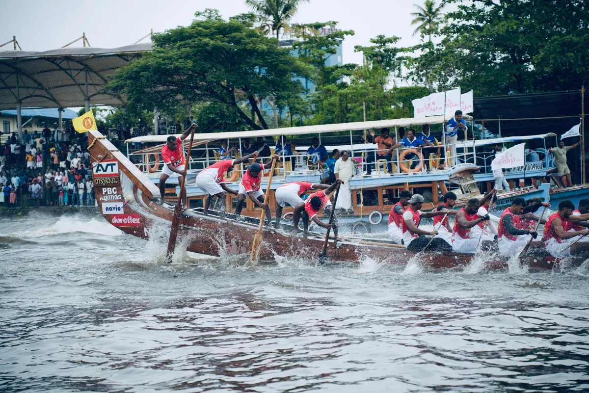 Nadubhagam Chundan racing before its supporters