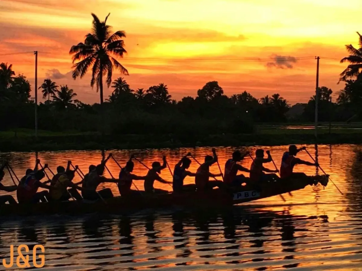 Nadubhagam Chundan crew training at sunset